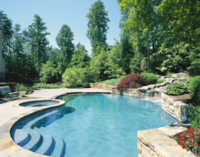 How to Clean a Pool in Virginia 